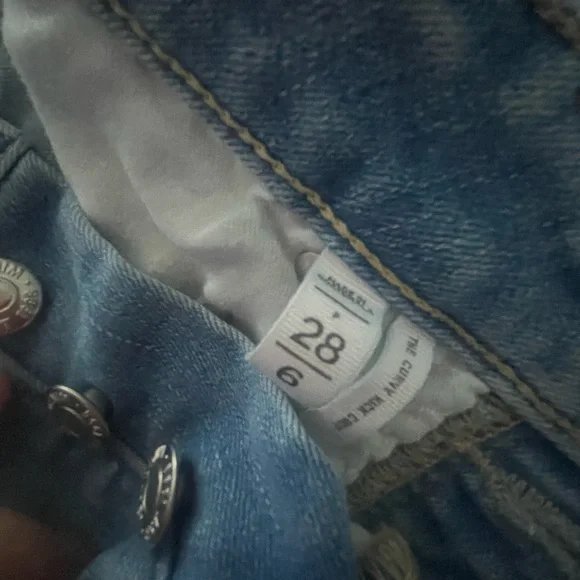 LOFT Curvy Kick Crop Light Jeans - Picture 4 of 4